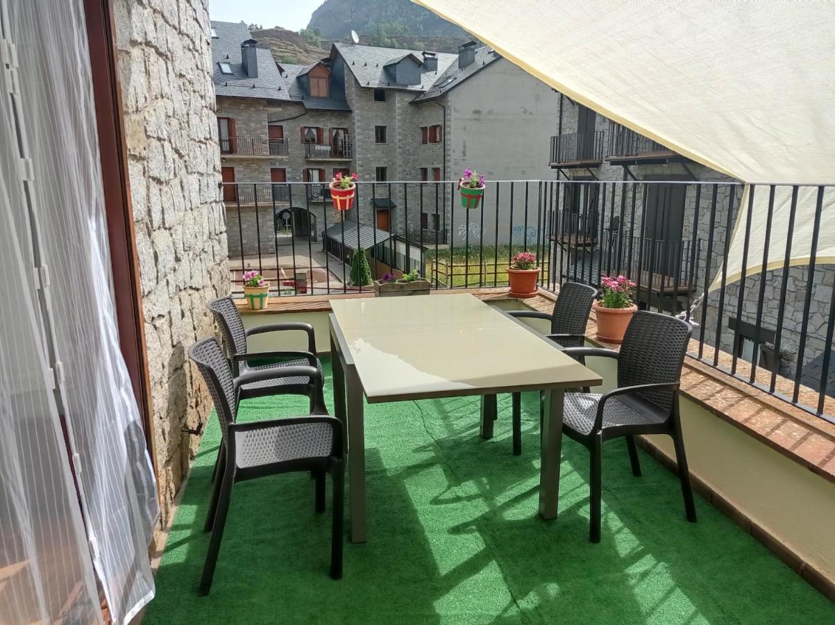 Vivienda Benasque Ibonet Leilighet Eksteriør bilde